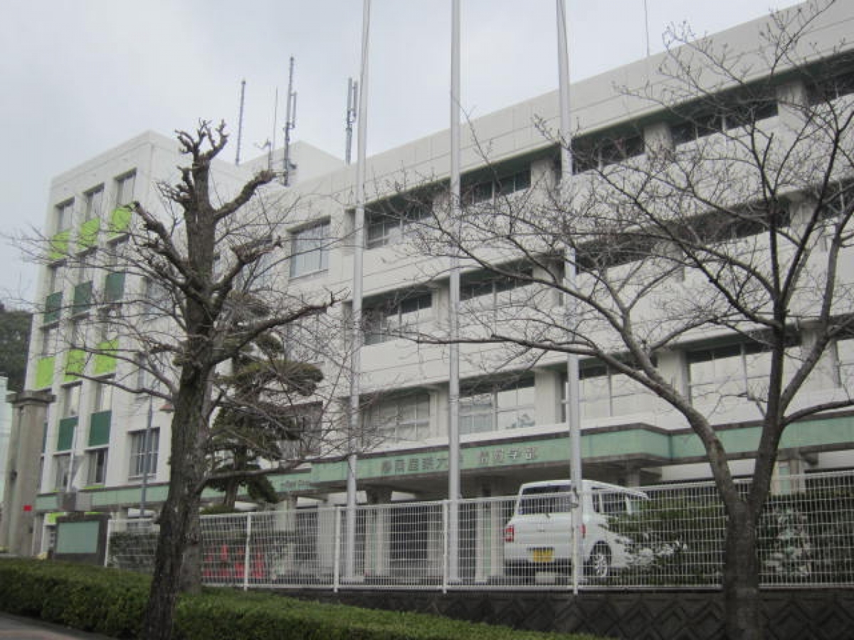 静岡産業大学藤枝キャンパスの校舎外観
