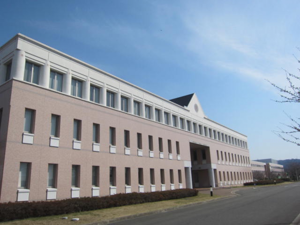 石巻専修大学の本館で大学プロモーション