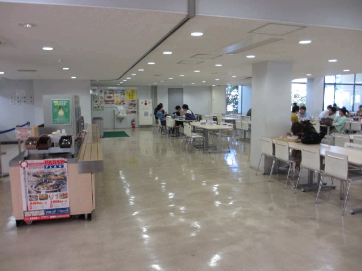 東京経済大学国分寺キャンパスの食堂内観