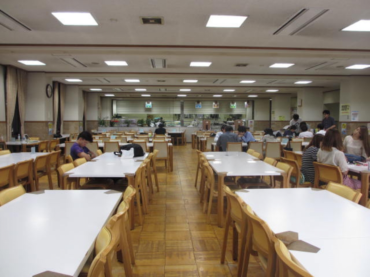 龍谷大学　大宮キャンパス　食堂内観