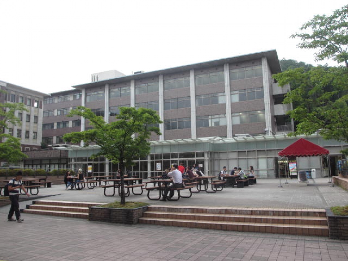 立命館大学　衣笠キャンパス　諒友館