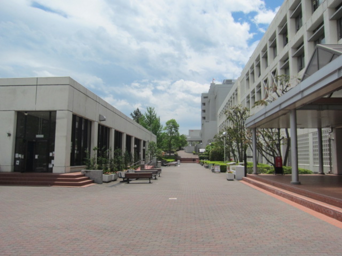 拓殖大学八王子国際キャンパスのA館周辺