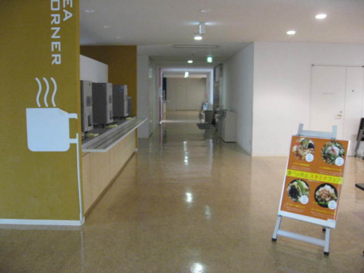 日本体育大学世田谷キャンパスの学食入口