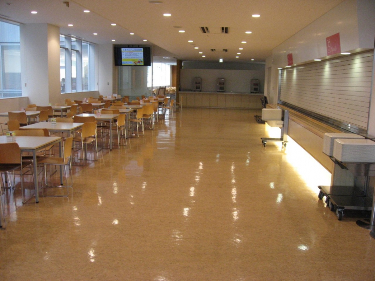 日本体育大学世田谷キャンパスの学食内観