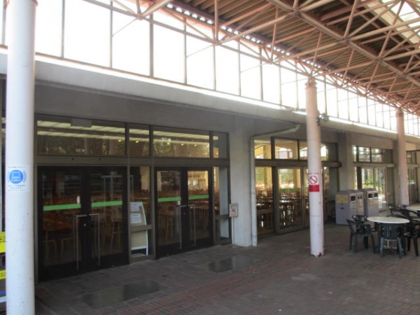 玉川大学の食堂入口