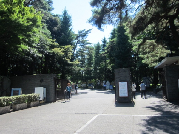 一橋大学西キャンパスの正門