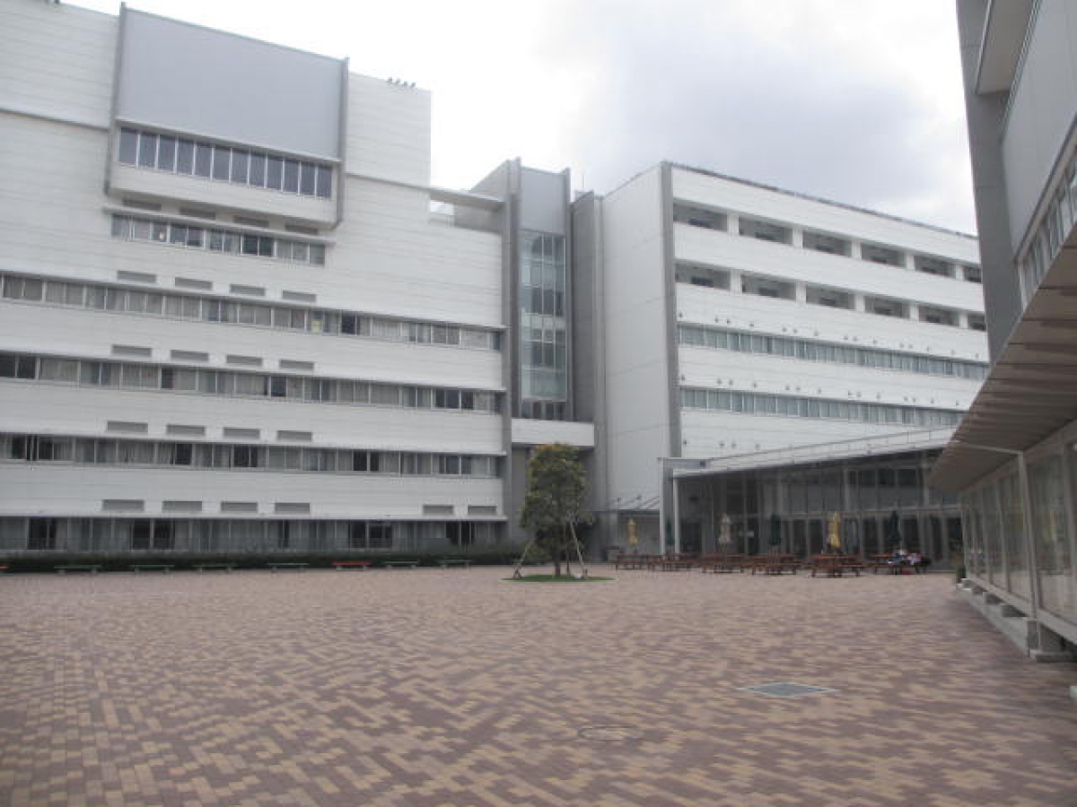 日本大学江古田キャンパスの中庭