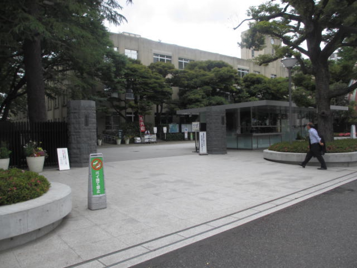 武蔵大学江古田キャンパスの正門