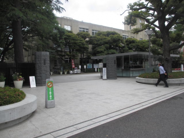 武蔵大学江古田キャンパスの正門