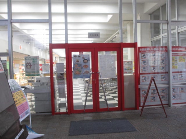 武蔵大学江古田キャンパスの食堂入口