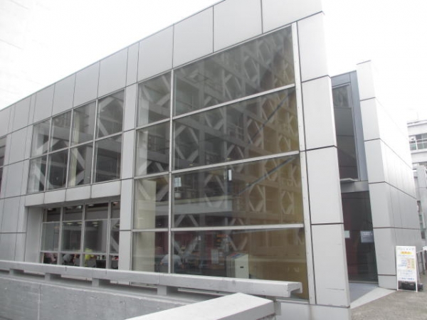 早稲田大学西早稲田キャンパスの51号館外観