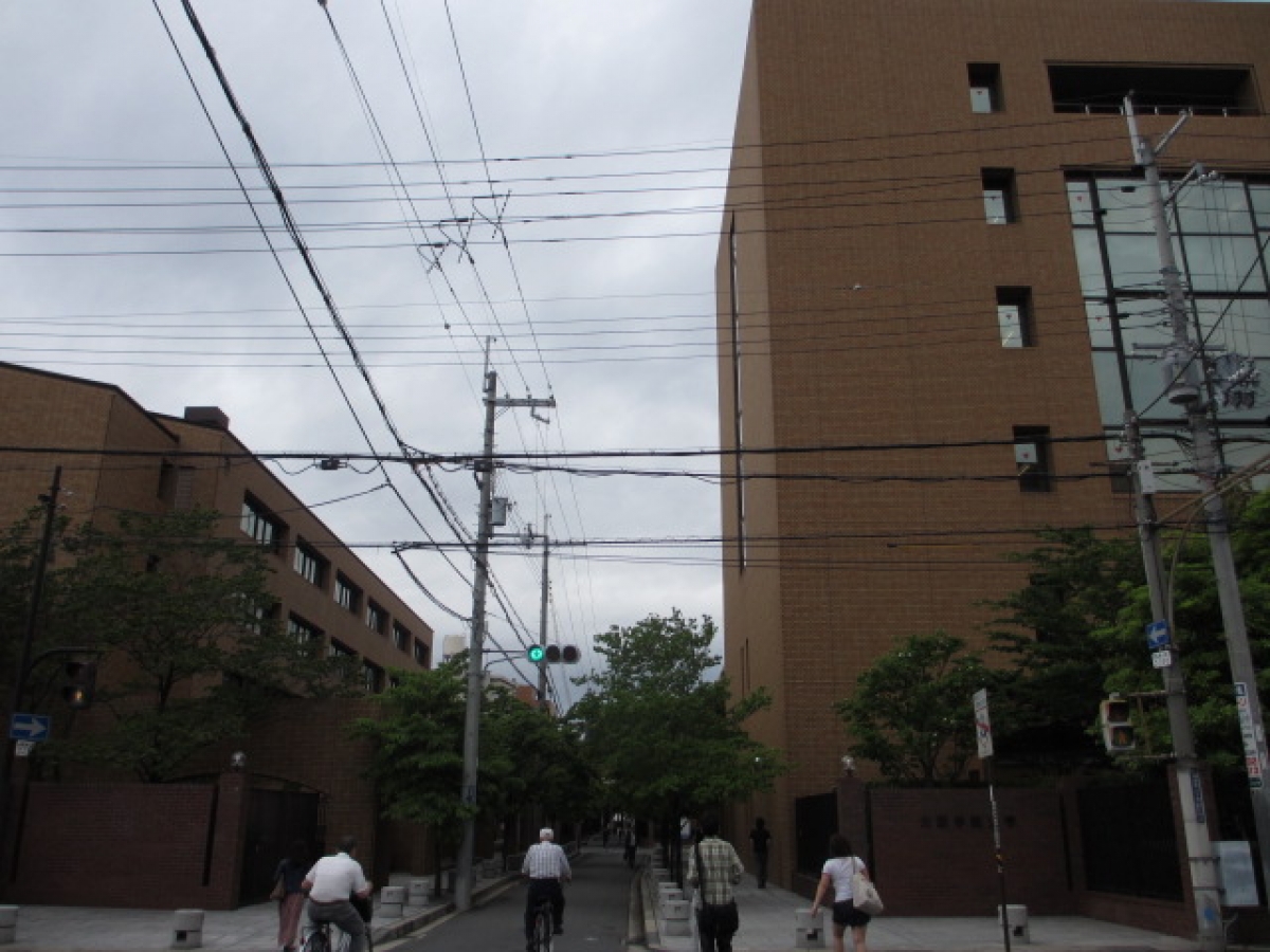 大阪学院大学　正門