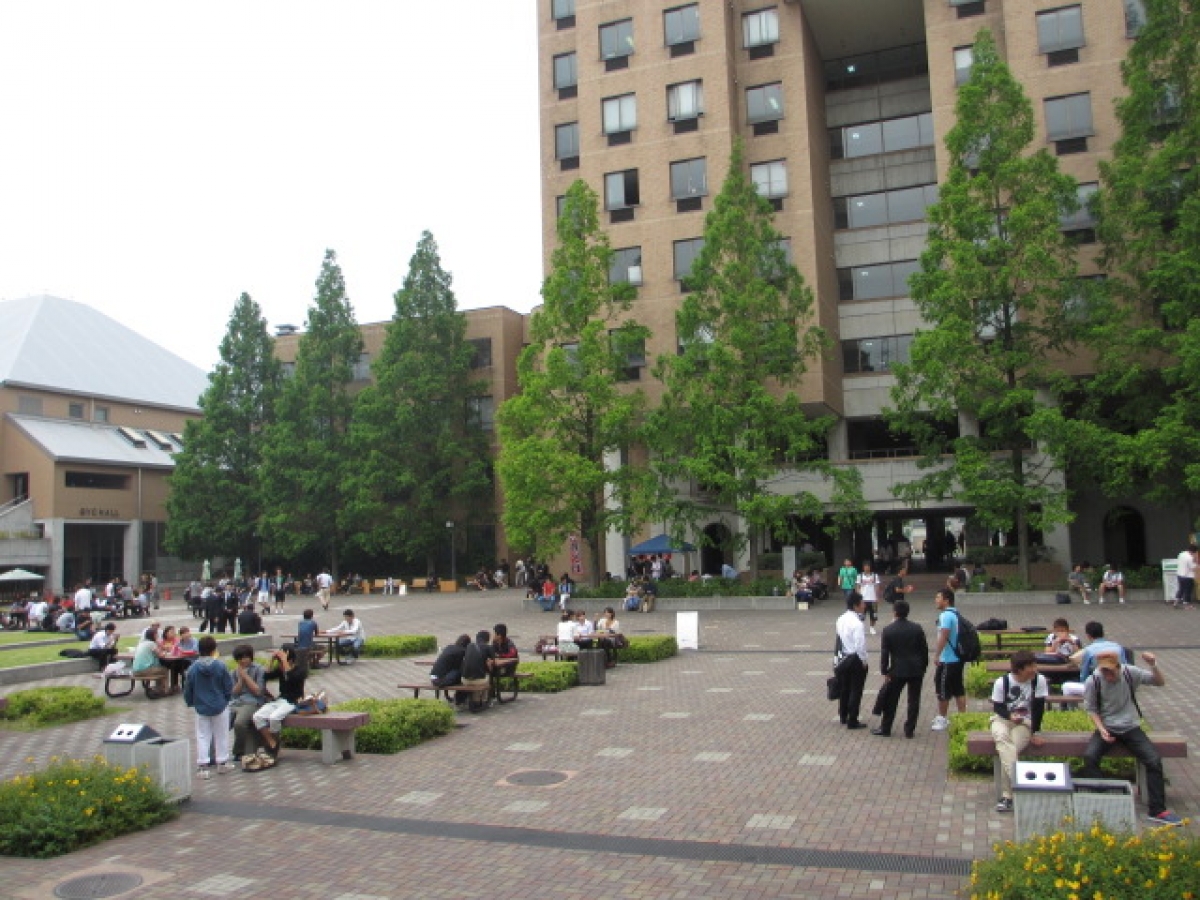 阪南大学本キャンパスの中庭