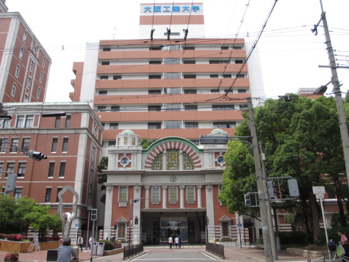 大阪工業大学大宮キャンパスの正門