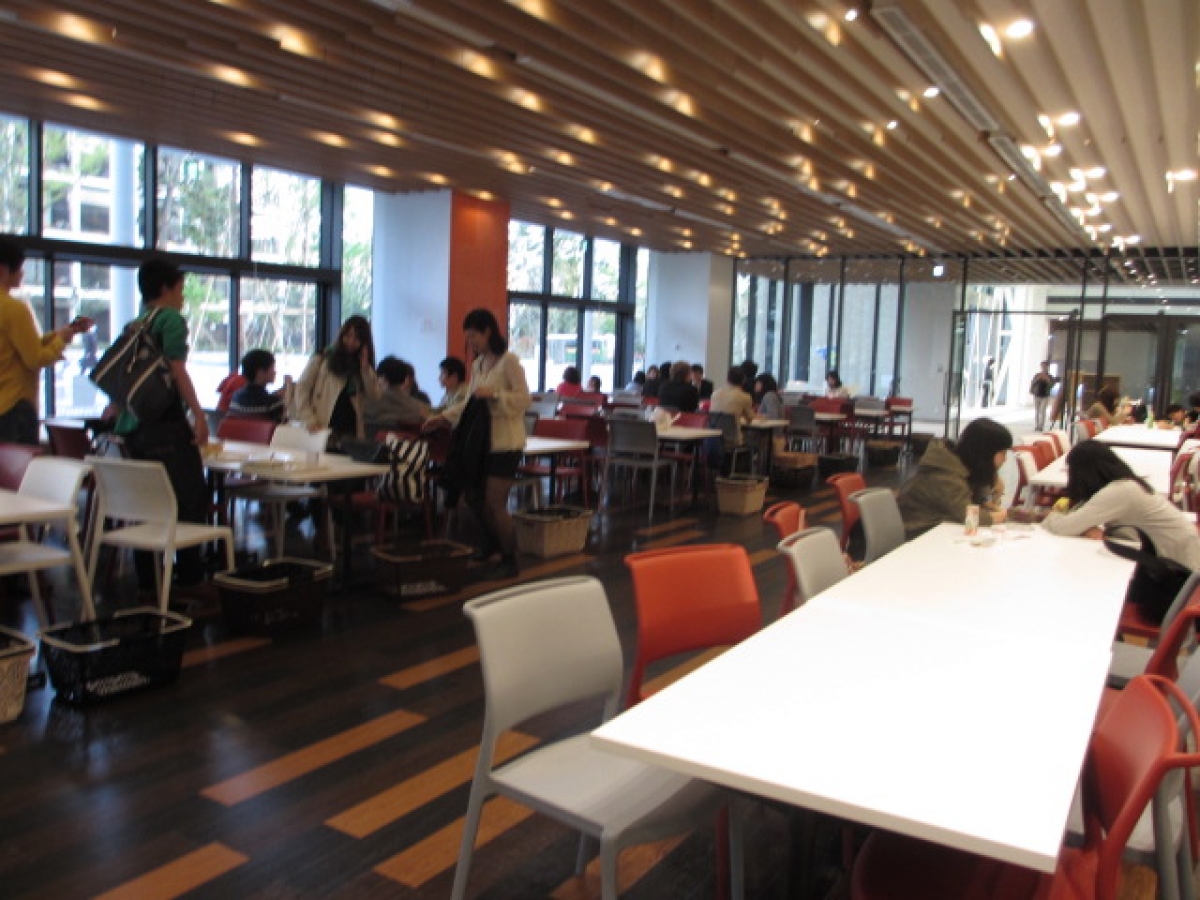 明治大学　中野キャンパス　食堂内観②