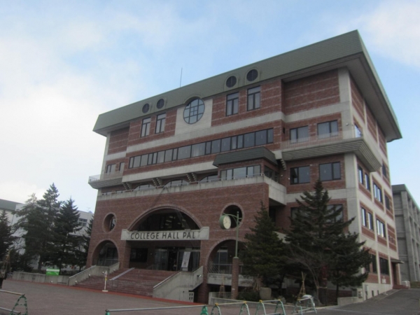 北海道女子大学 北翔大学のPAL 大学内広告 比較
