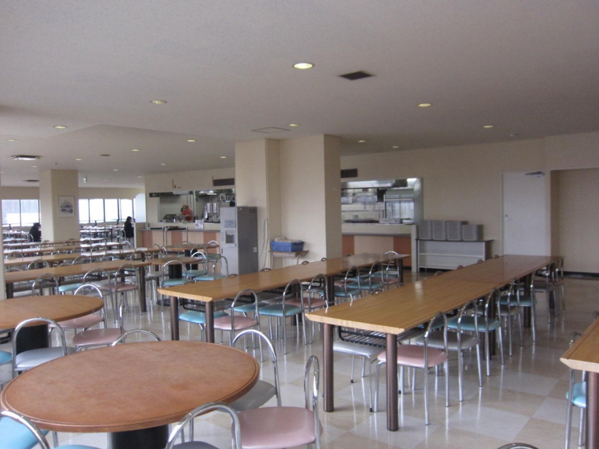 札幌国際大学の３階食堂　学食広告　比較