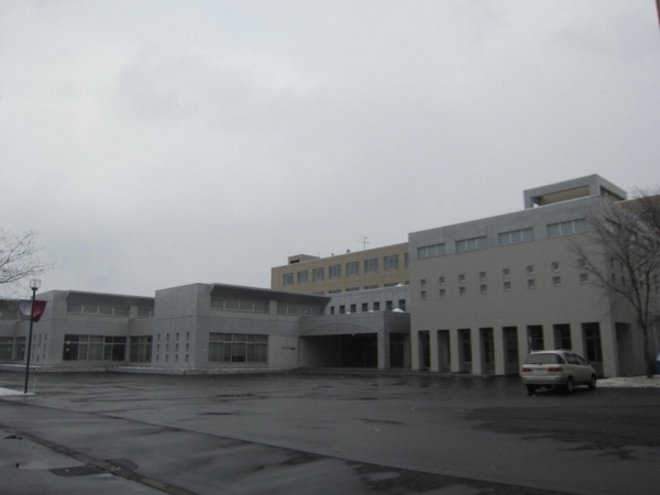 北海道文教大学の会館と2号館 学生会館 広告
