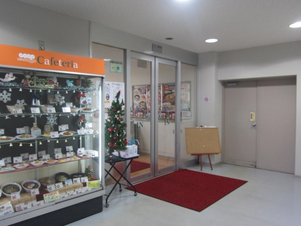 室蘭工業大学の食堂入口 学食広告実績比較