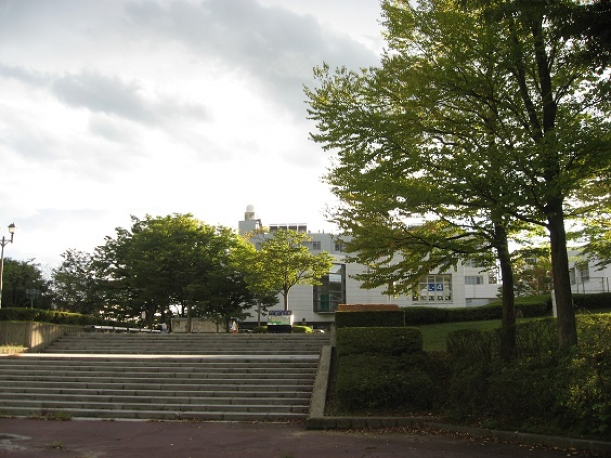 福島大学の中庭
