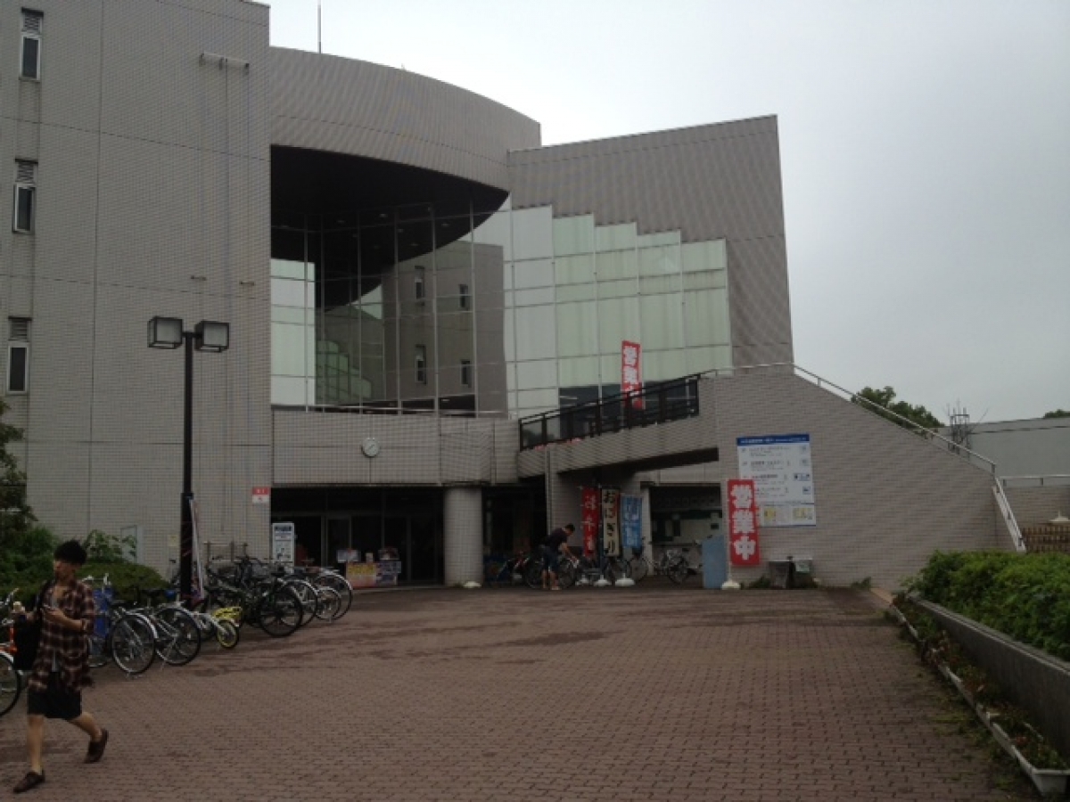 横浜国立大学　大学会館外観