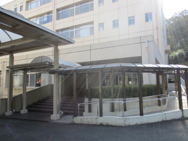 東京家政学院大学町田キャンパスの食堂外観
