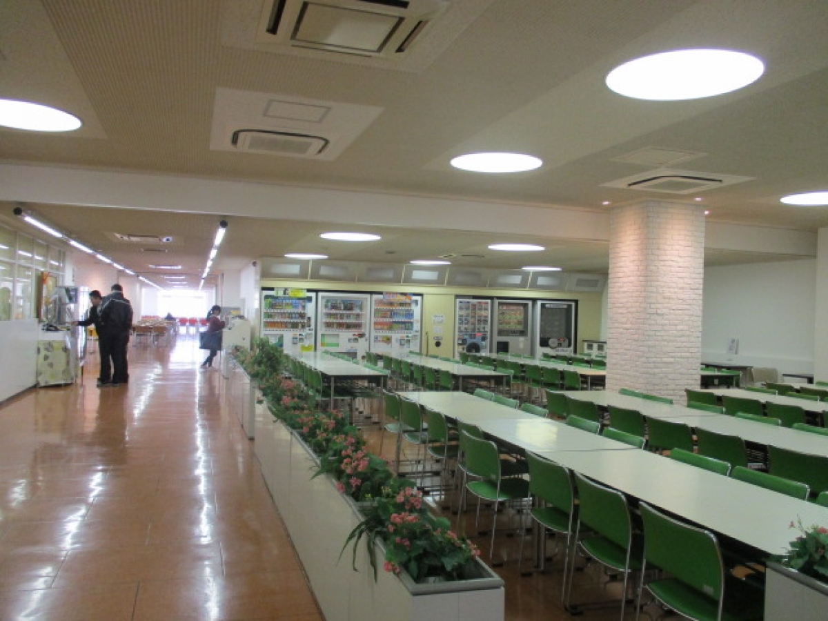 東京家政学院大学町田キャンパスの食堂入口