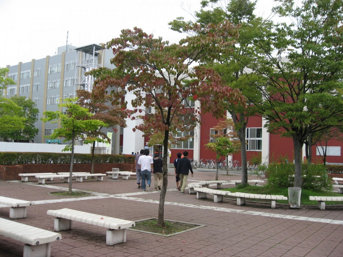 山形大学米沢キャンパスの中庭