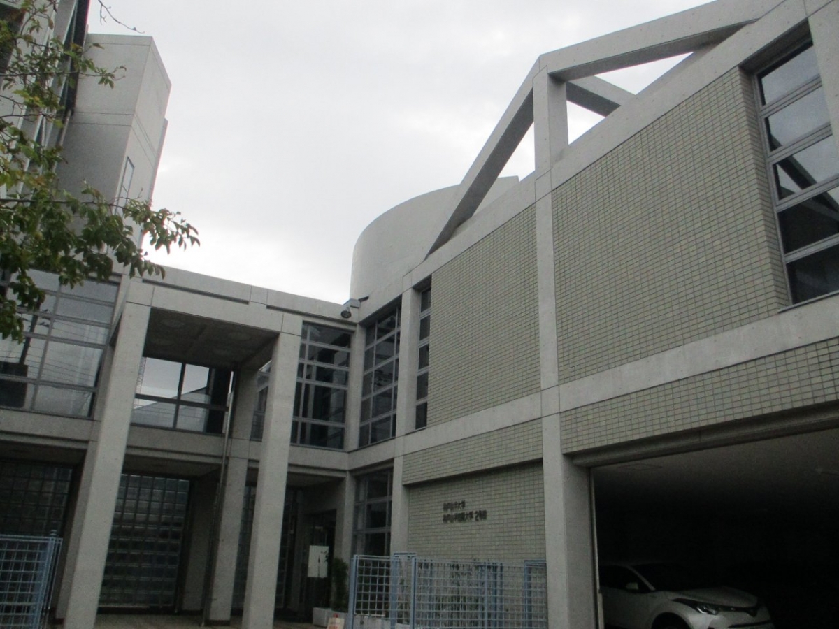 関西国際大学神戸山手キャンパスの2号館
