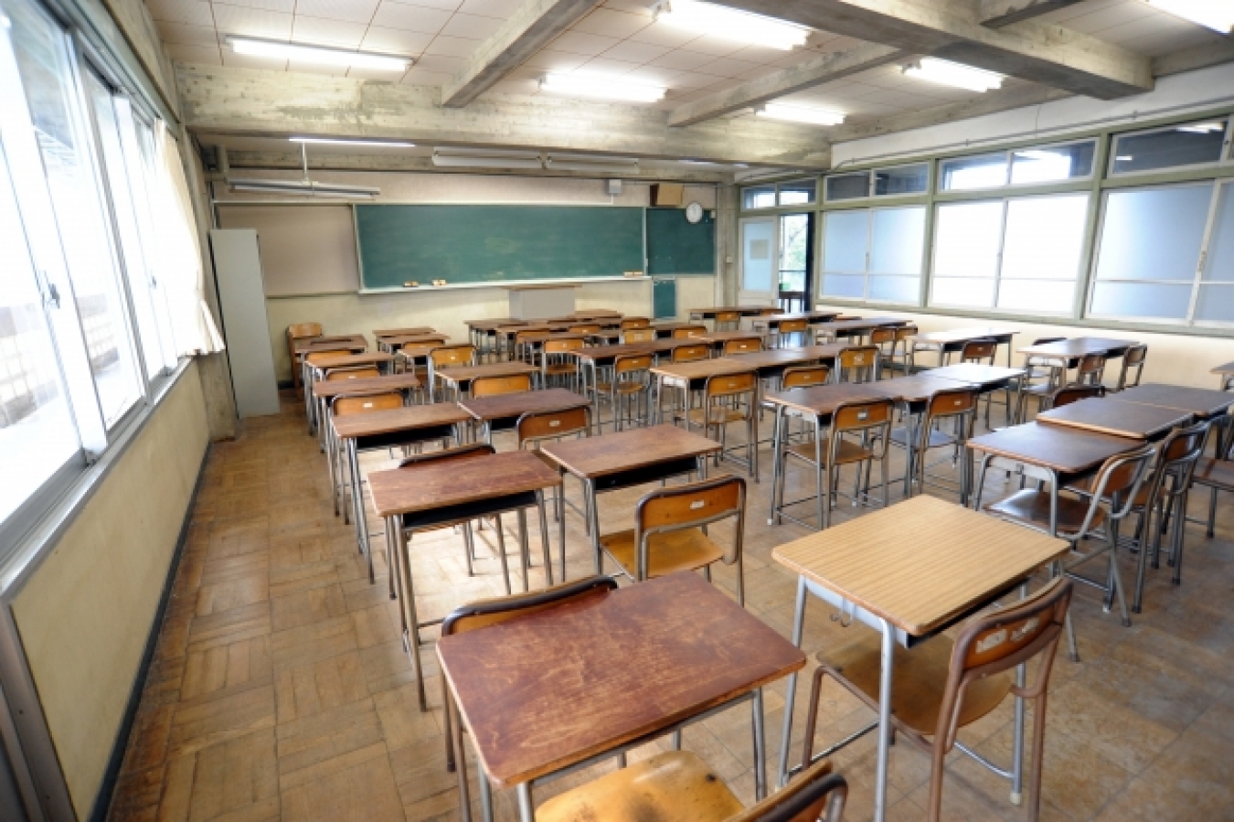 学生 広告