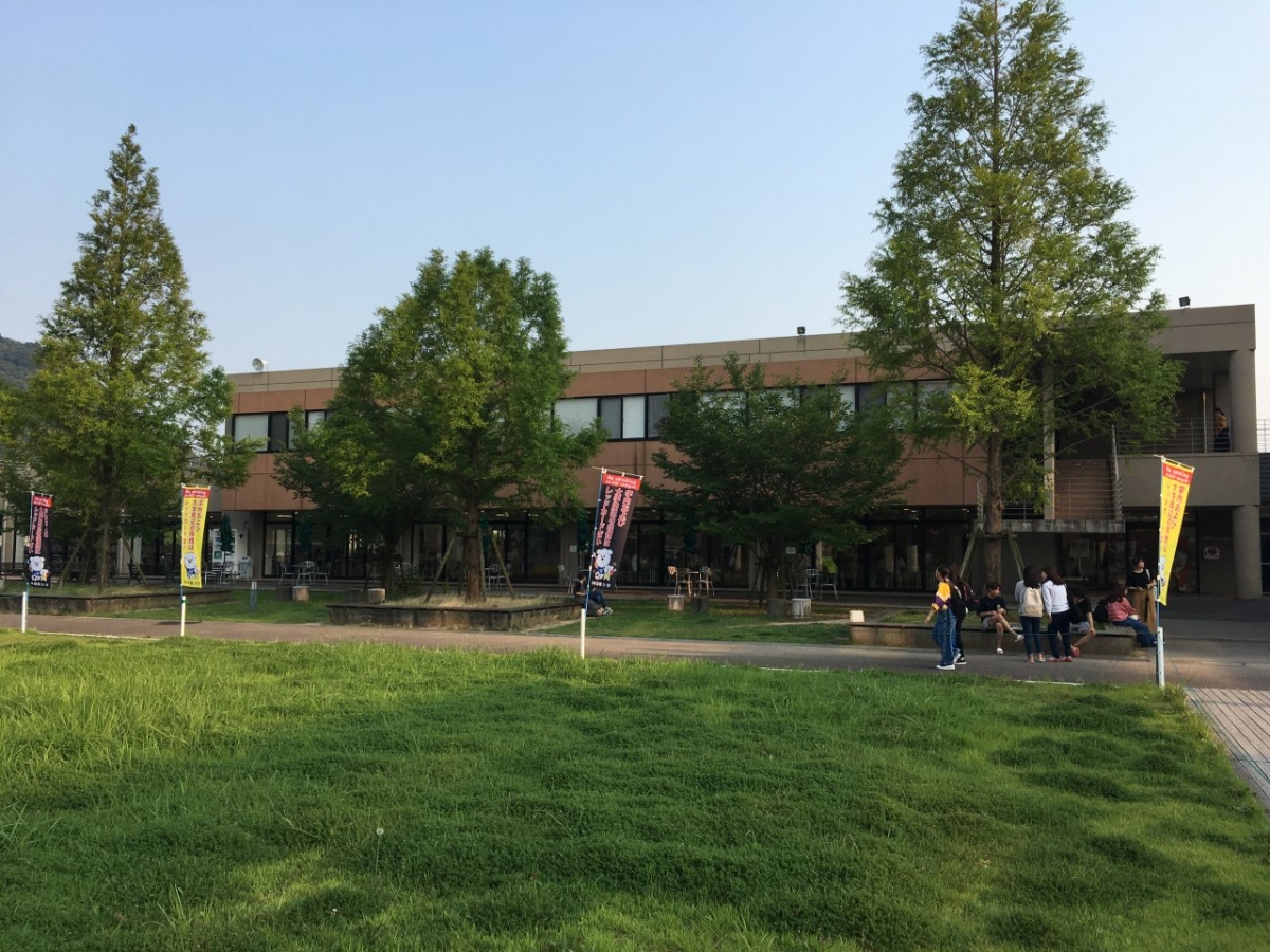 長崎国際大学　食堂棟外観