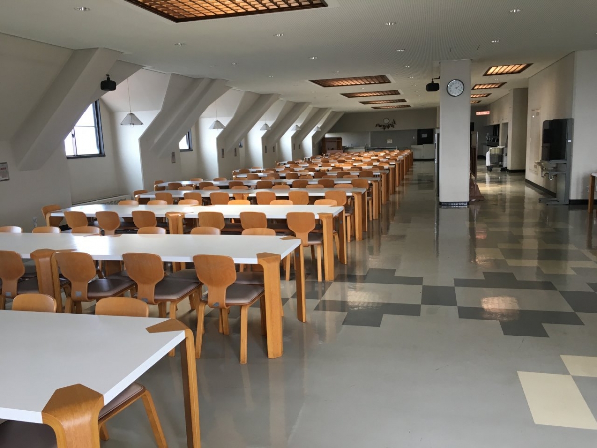 活水女子大学　東山手キャンパス　4号館食堂内観