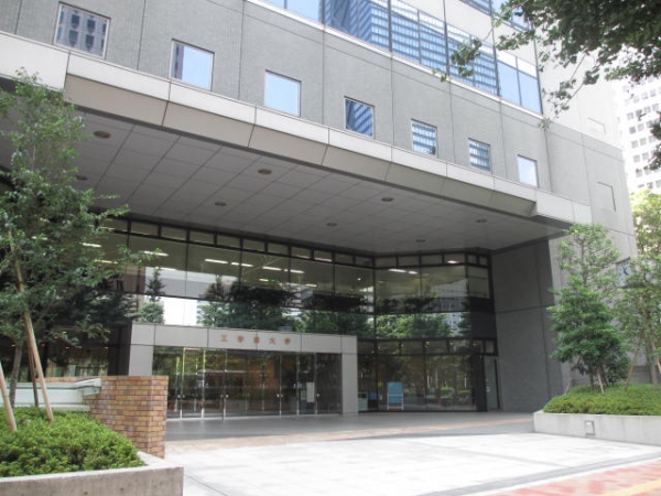 工学院大学新宿キャンパスの正門
