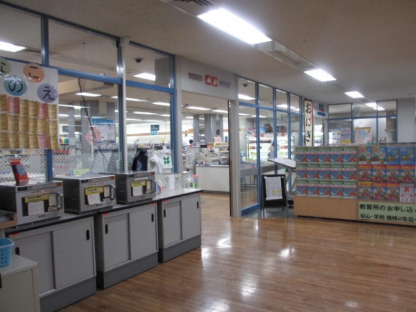 工学院大学新宿キャンパスの購買入口
