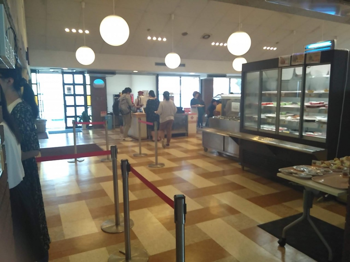 梅光学院大学　食堂内